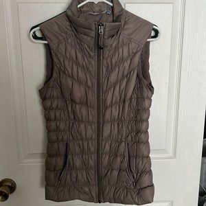 Athleta puff vest